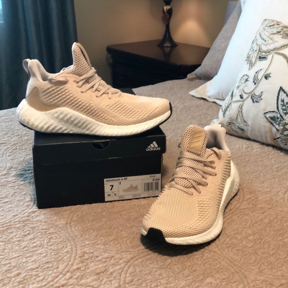 Adidas Alphaboost size 7 - Excellent Condition